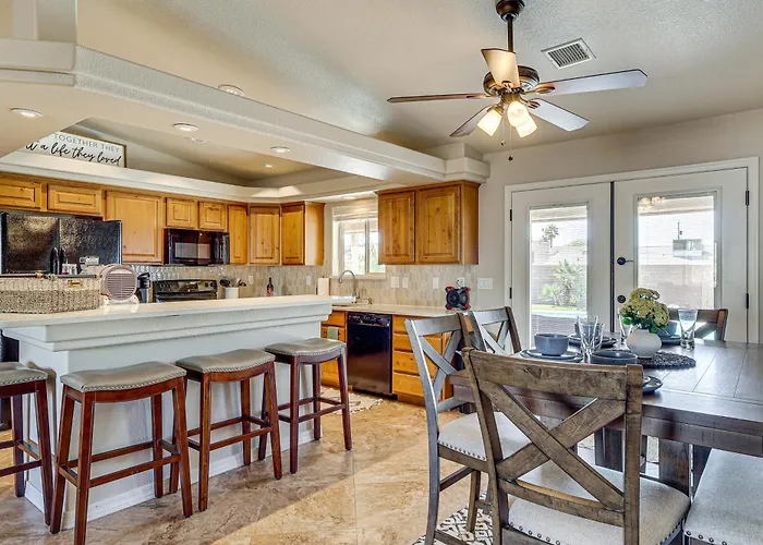 Hot Tub & 4 Mi To Boat Ramp! Havasu Escape Dom wakacyjny Lake Havasu City