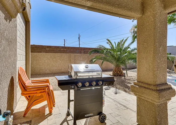 Hot Tub & 4 Mi To Boat Ramp! Havasu Escape *